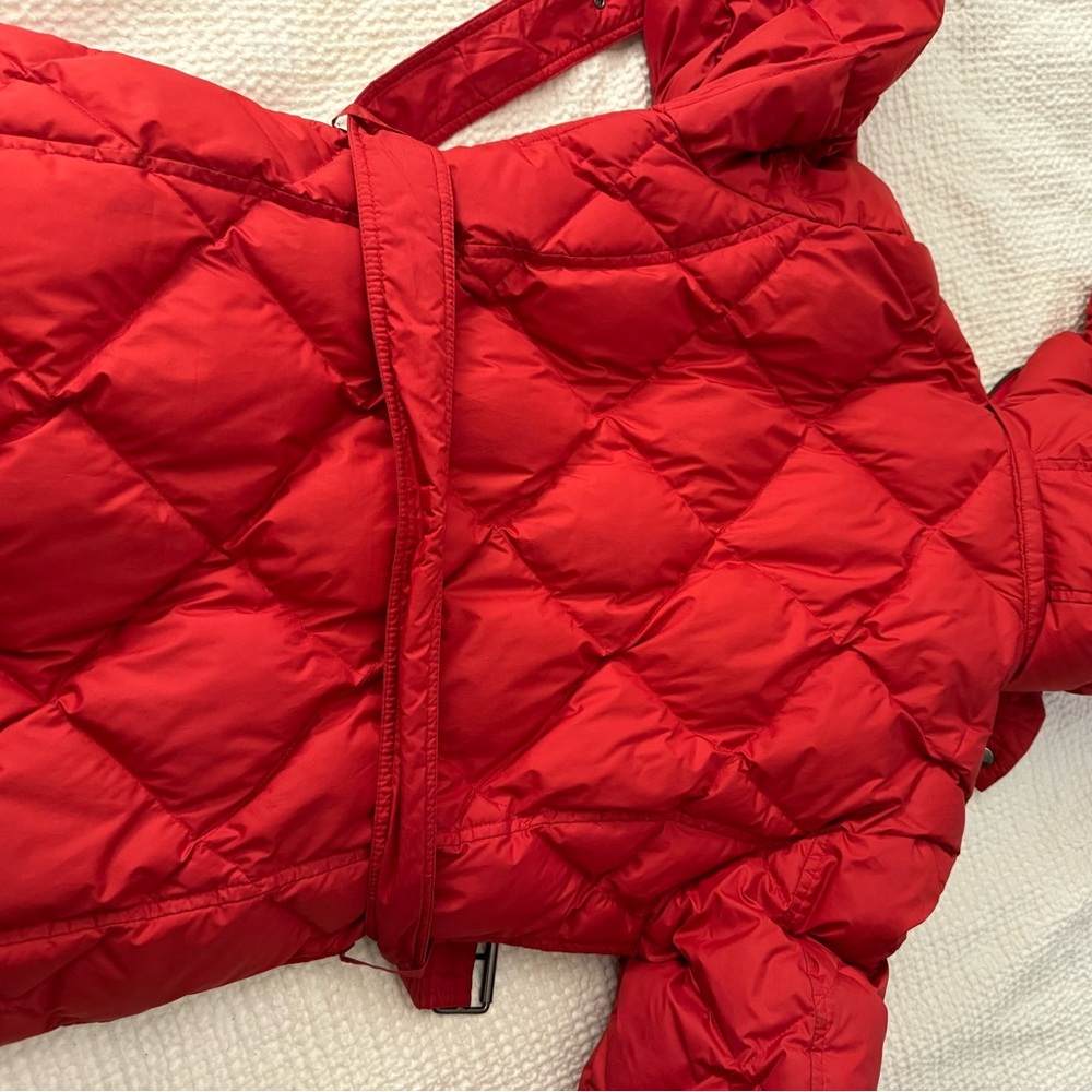 Burberry Red Coat with Iconic Beige Nova Check Lining - Picture 5 of 5